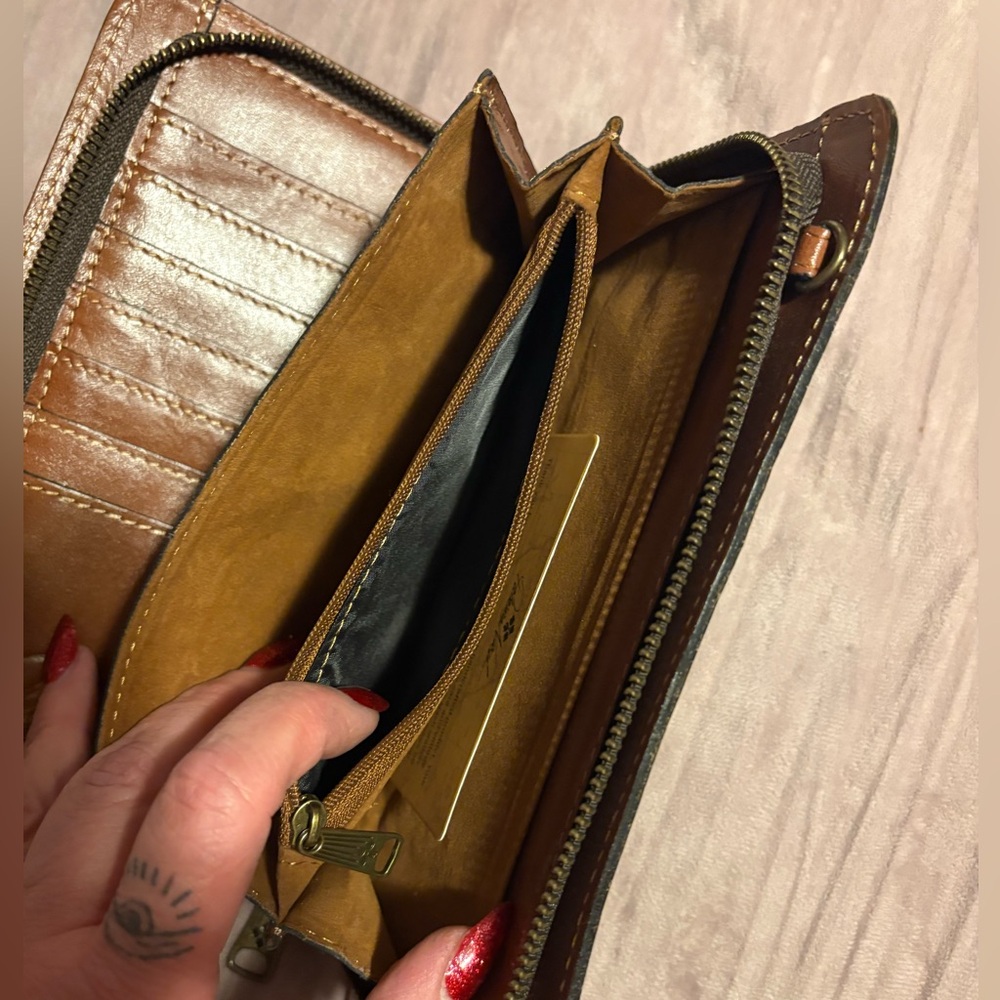 Patricia Nash Azario Leather Crossbody Organizer Wallet - Picture 8 of 11